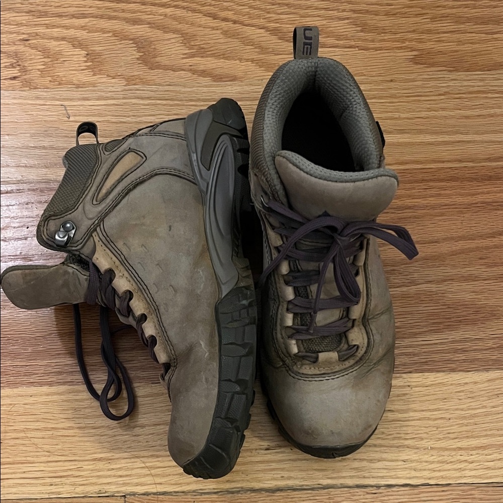 Vasque Boots - Taupe and Black